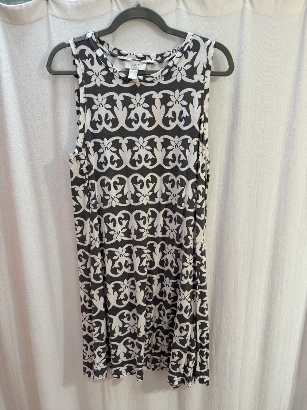 LOFT Gray & White Sleeveless Patterned Shift Dress